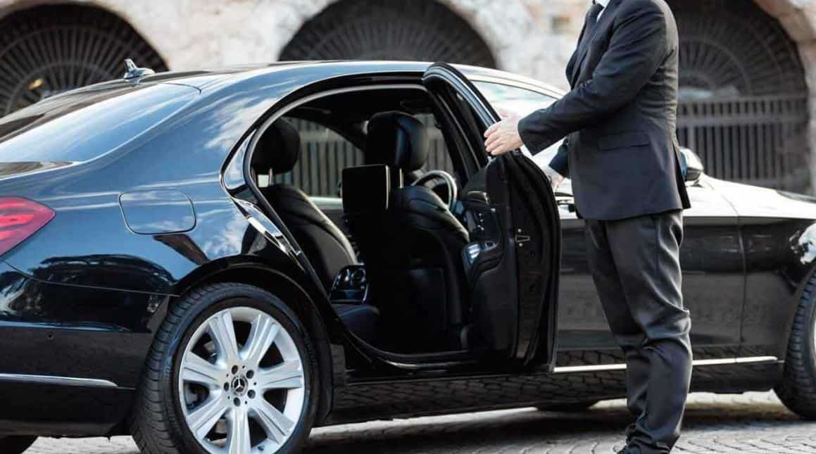 How A Chauffeur-Driven Car Improve flexibility, Productivity and Overall Satisfaction